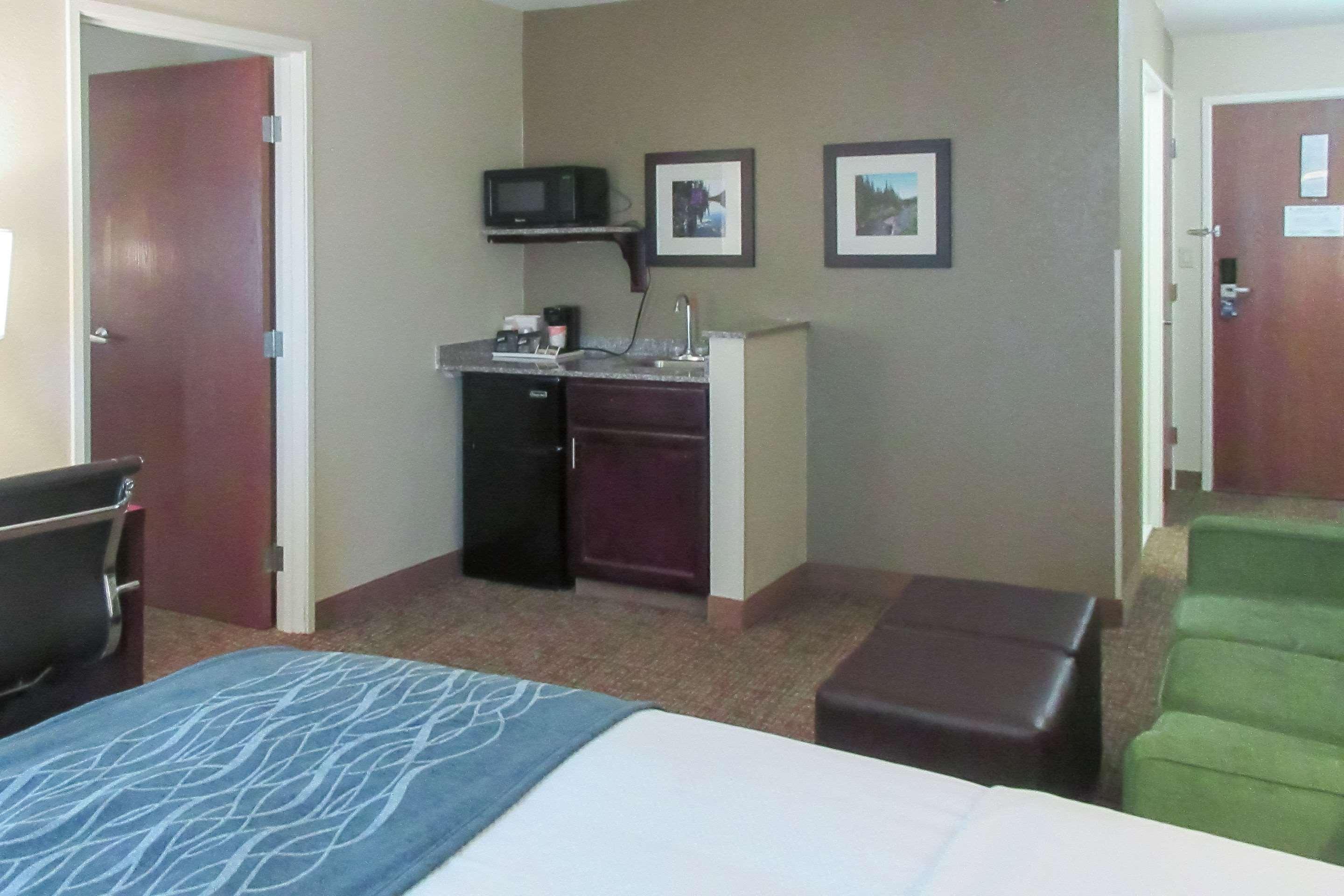 Comfort Inn & Suites Pueblo Ngoại thất bức ảnh