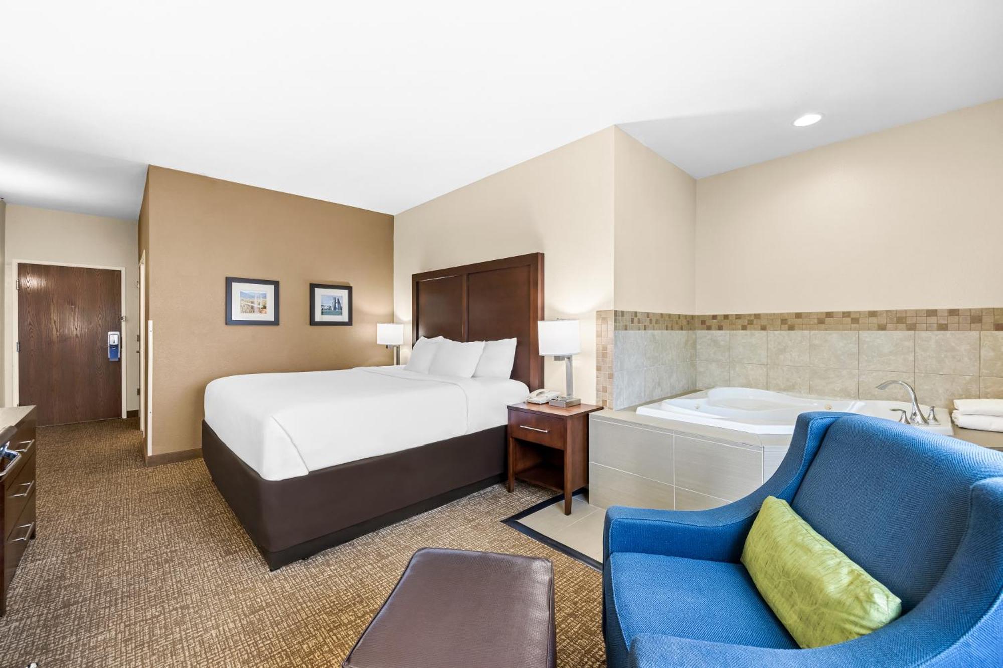 Comfort Inn & Suites Pueblo Ngoại thất bức ảnh