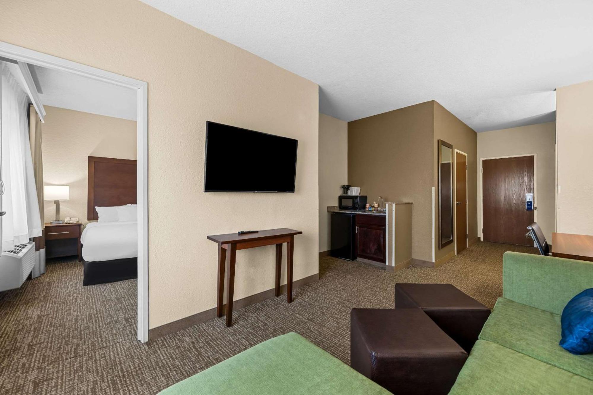 Comfort Inn & Suites Pueblo Ngoại thất bức ảnh